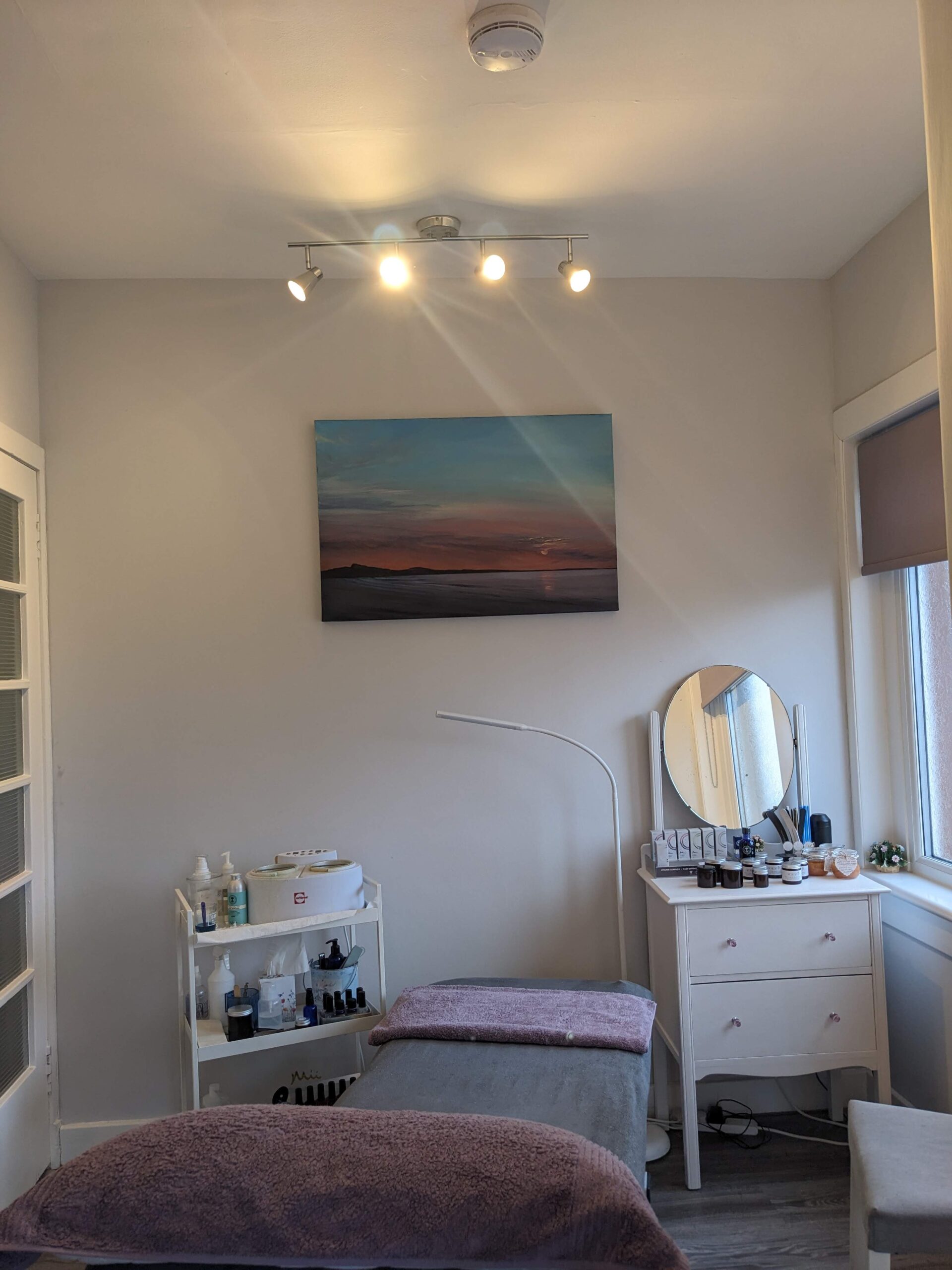 Salon Right